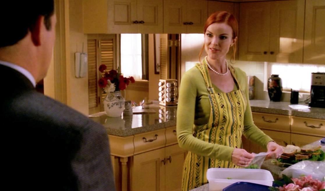 сериал отчаянные домохозяйки бри ван де камп. 5 сезон отчаянные домохозяйки бри ван де камп. отчаянные домохозяйки бри. ананасовый тартатен бри ван де камп. пирог из отчаянных домохозяек.