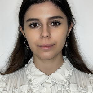 Yasmina - Prof de droit - Paris