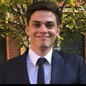 Maxime - Prof de droit constitutionnel - Paris