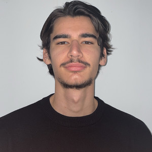 Thomas - Prof d'économie - Paris