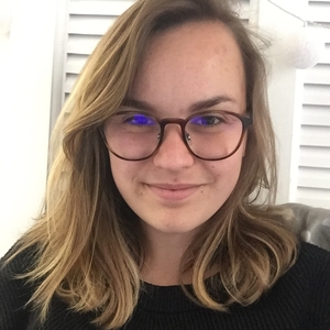 Laura - Prof d'aide aux devoirs - Champagne-au-Mont-d'Or