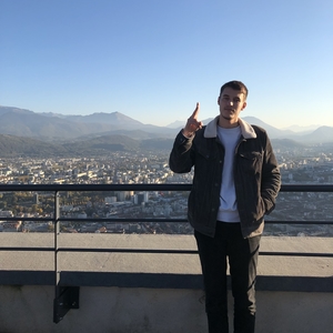 Ugo - Prof de maths - Grenoble
