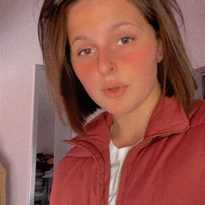 Coralie - Prof de maths - Louzy