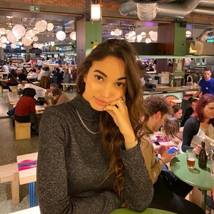 Dounia - Prof d'anglais - Paris