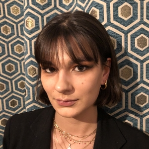 Lola - Prof de droit - Paris