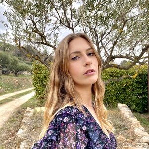 Chloe - Prof de français - Cannes