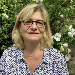 Emmanuelle - Prof d'aide à la rédaction de mémoires et thèses - Paris