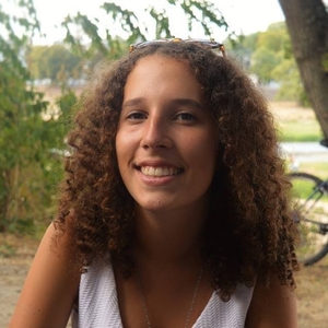 Justine - Prof de maths - Monts
