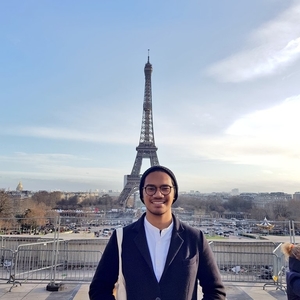 Fachri - Prof d'expression orale - français - Kecamatan Gunung Putri