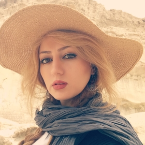 Samira - Prof de persan - Paris