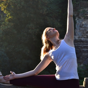 FAUSTINE - Prof de yoga - Paris