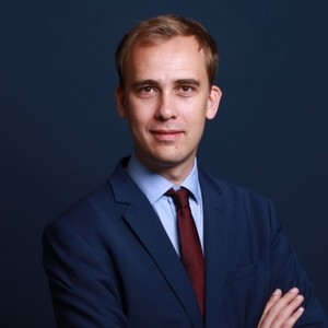 Nicolas - Prof de droit public - Paris