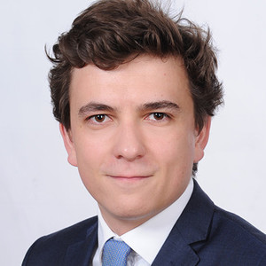 Paul - Prof de droit - Paris