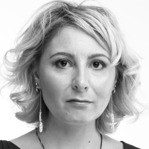 Anne-Claire - Prof de droit des affaires - Paris