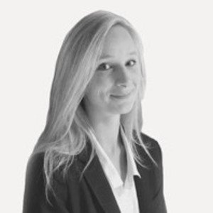 Charlotte - Prof de droit - Paris