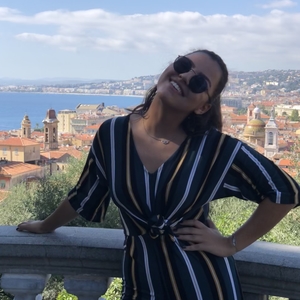 Yosra - Prof d'économie - Nice
