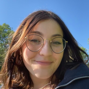 Romane - Prof d'anglais - Méréville