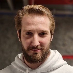 Simon - Prof de marketing - Paris