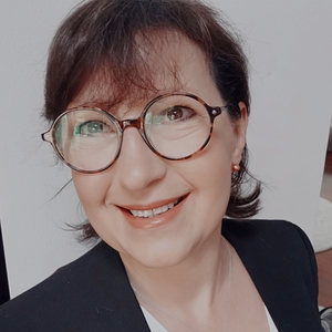 Violette - Prof de droit immobilier - Saint-Thibault-des-Vignes