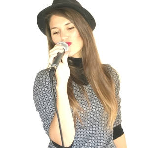 LAETITIA - Prof de chant - Fréjus