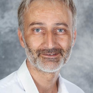 Paul - Prof de marketing - Lyon