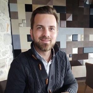 Julien - Prof d'initiation informatique - Pressins