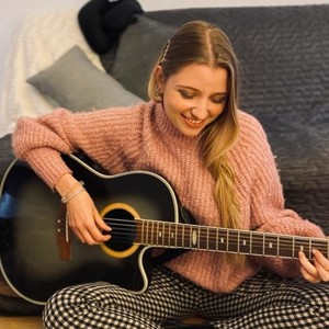 Clara - Prof de guitare - Villejuif