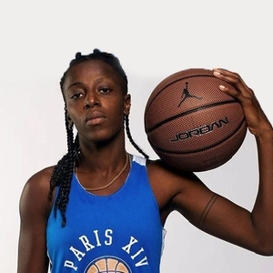 Winona - Prof de basket - Paris