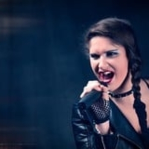 Eva - Prof de chant - Paris