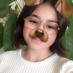 Olivia - Prof de couture - Vire