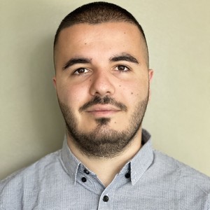 Luigi - Prof d'économie - La Louvière