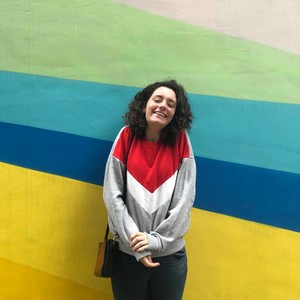 Romane - Prof d'analyse financière - Paris