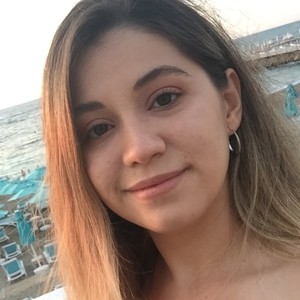 ÖZGE - Prof d'anglais - Kartal