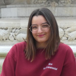 Amina - Prof d'aide aux devoirs - Vénissieux