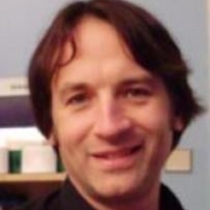 Derek - Prof d'économie - Paris