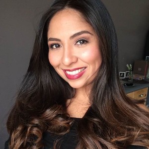 Monica - Prof de maquillage - Verson