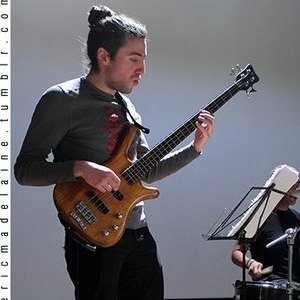 David - Prof d'instruments à cordes - Paris