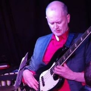 Antony - Prof de basse - Bû