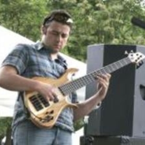 Julien - Prof de basse - Labbeville