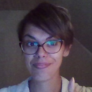 Julie - Prof de couture - Saint-Germain-de-Pasquier