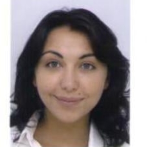 Julie - Prof de droit international - Angers