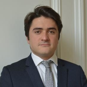 Nicolas - Prof de droit des affaires - Paris 16e