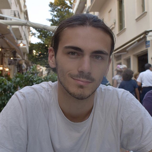 Tom - Prof de droit - Paris