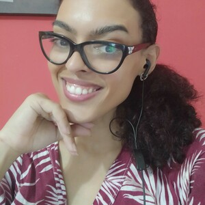 Tháina - Prof de fle - français langue étrangère - São Gonçalo