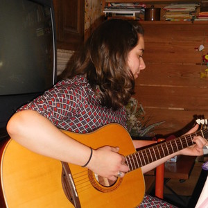 Inès - Prof de guitare acoustique - Pontrieux
