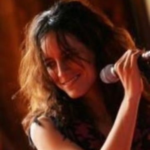Julie - Prof de chant - Fougères