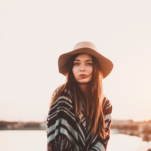 Kathy - Prof de marketing - Cenon