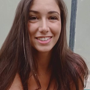 Eva - Prof de maths - Genève