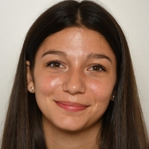 Clara - Prof de maths - Paris