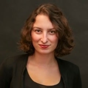 Laura - Prof d'économie - Paris